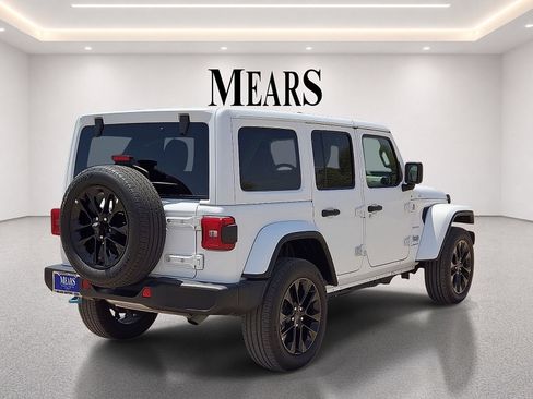 Used 2024 Jeep Wrangler Unlimited Sahara AWD/4WD image 5