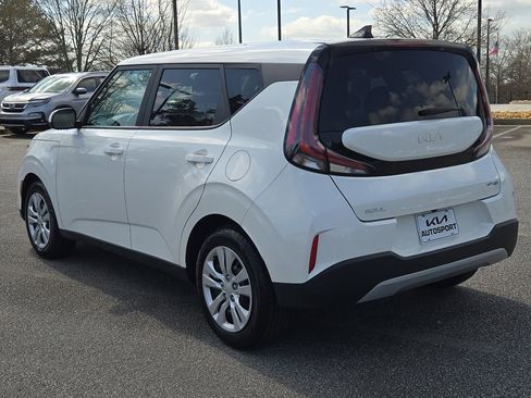 Used 2023 Kia Soul LX image 10