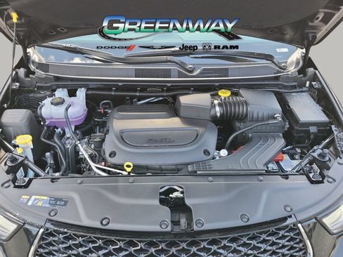 Used 2023 Chrysler Pacifica Touring-L FWD image 9