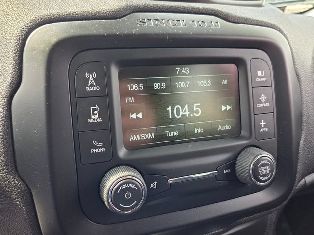Used 2016 Jeep Renegade Latitude FWD image 23