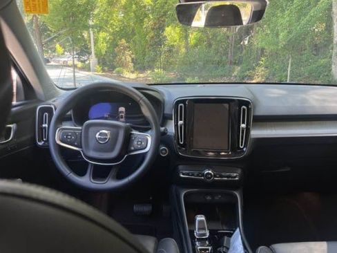 Used 2025 Volvo XC40 B5 Plus AWD/4WD image 6