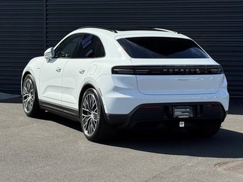 Certified 2025 Porsche Macan Electric image 3