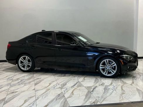 Used 2018 BMW 320i Sedan w/ Sport Package image 5