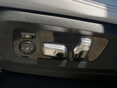 Used 2024 BMW X5 sDrive40i w/ M Sport Package RWD image 16