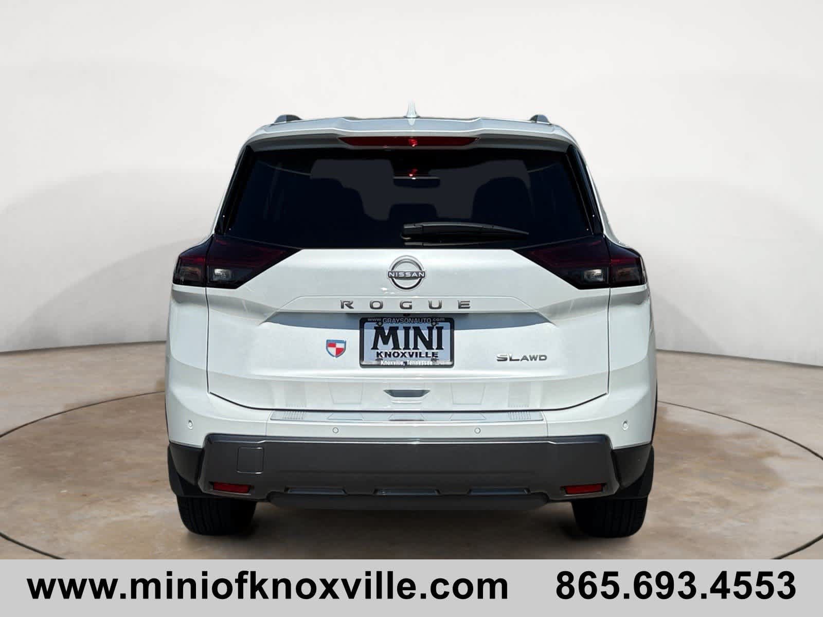 Used 2025 Nissan Rogue SL AWD/4WD image 4