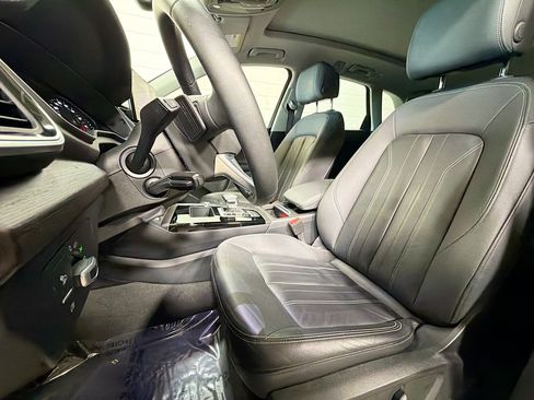 Used 2022 Audi Q5 2.0T Premium w/ Convenience Package image 5