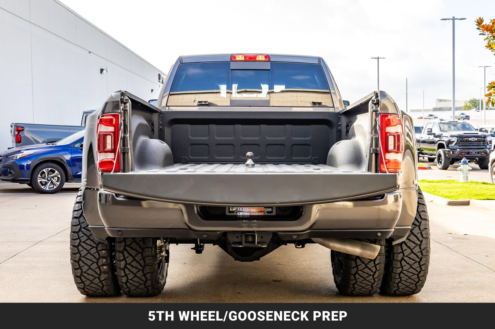 Used 2024 RAM 3500 Laramie w/ Sport Appearance Package AWD/4WD image 9