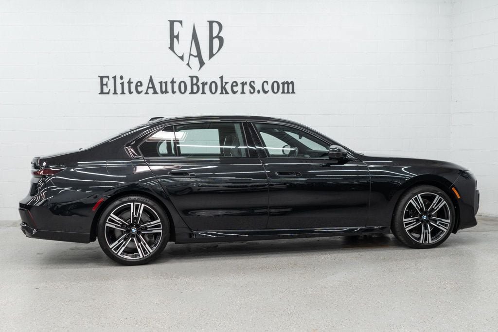 Used 2023 BMW 760i xDrive AWD/4WD image 5