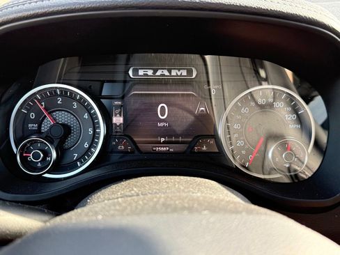 Used 2025 RAM 1500 Laramie AWD/4WD image 19