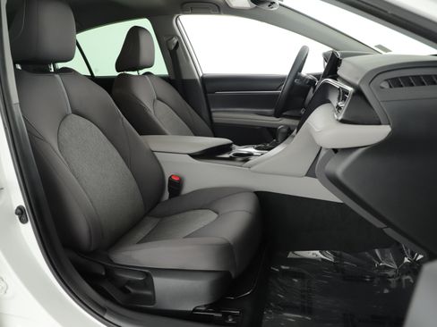 Used 2022 Toyota Camry LE FWD image 18