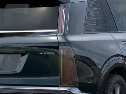 New 2026 Cadillac Vistiq Luxury w/ LPO, Floor Liner Package image 11