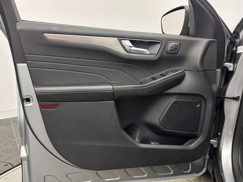 Used 2022 Ford Escape Titanium image 11