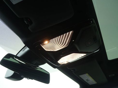 Certified 2025 BMW 330i Sedan image 25