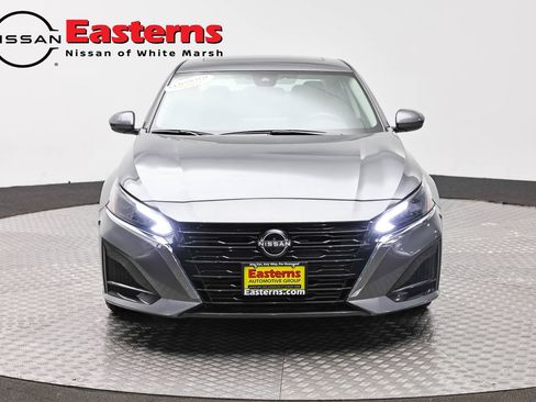 Used 2023 Nissan Altima 2.5 SV w/ SV Premium Package FWD image 2