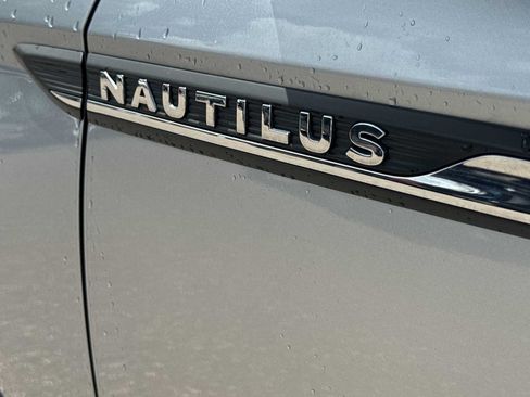 Used 2021 Lincoln Nautilus Reserve FWD image 12