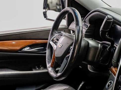 Used 2019 Cadillac Escalade Premium Luxury image 22