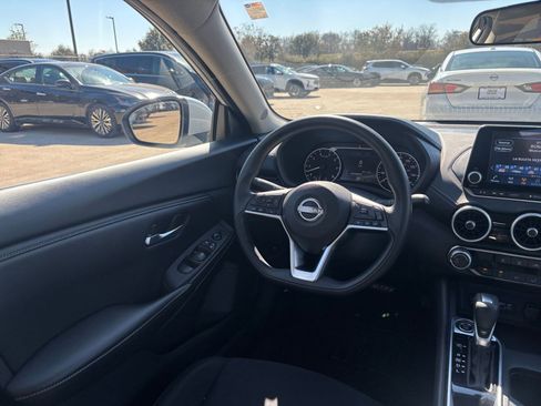 Used 2025 Nissan Sentra SV image 32