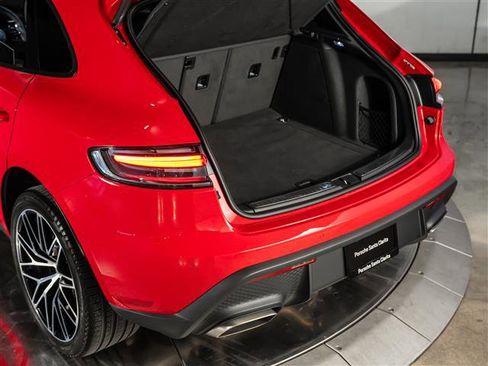 Certified 2026 Porsche Macan AWD/4WD image 31