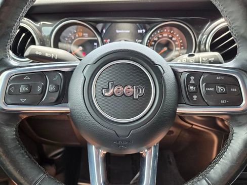 Used 2019 Jeep Wrangler Unlimited Sahara AWD/4WD image 33