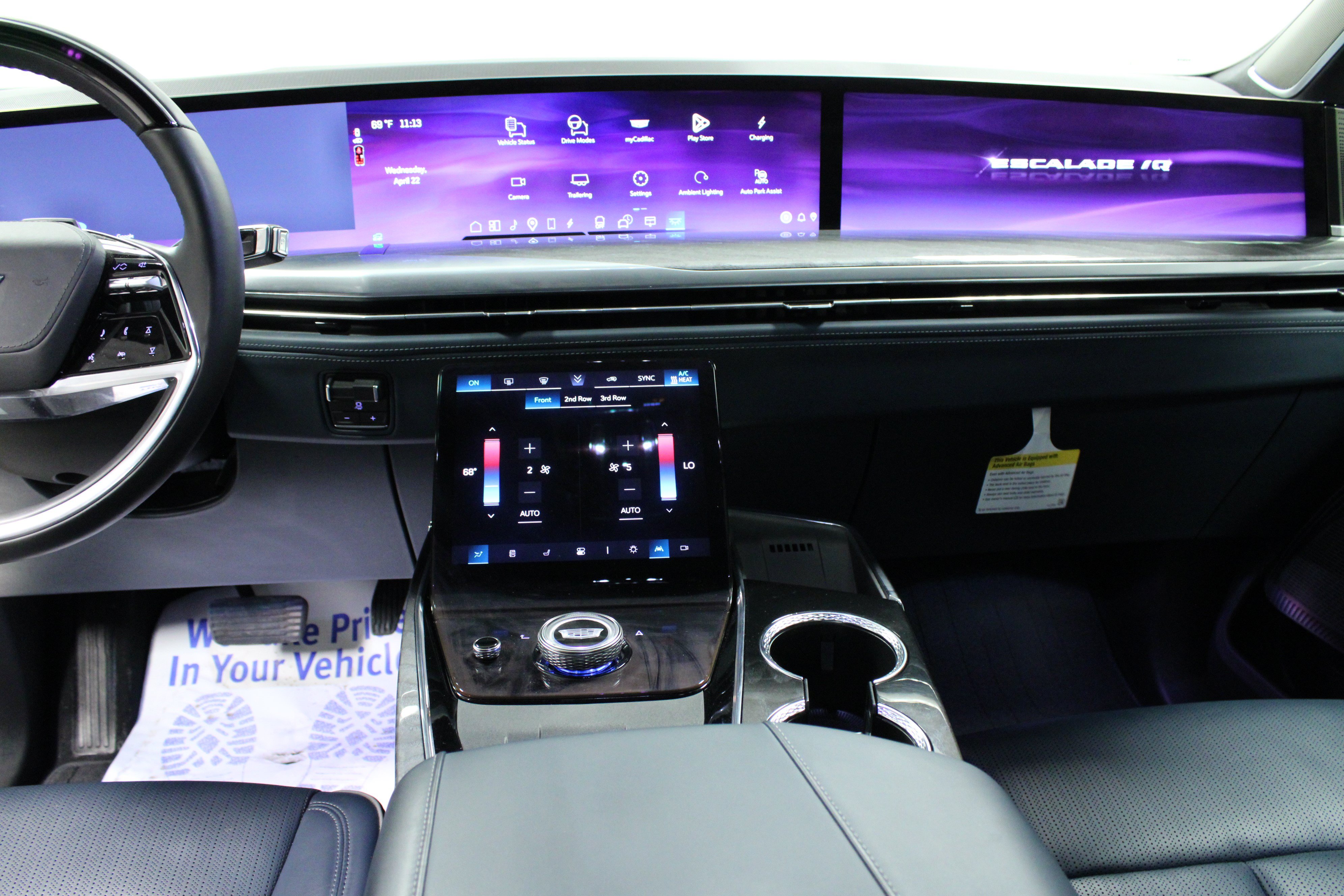 Used 2025 Cadillac Escalade IQ Luxury 2 w/ LPO, Premium Carpet Package AWD/4WD image 19