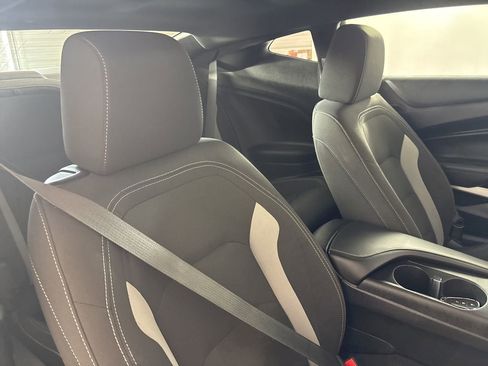 Used 2019 Chevrolet Camaro LT w/ Technology Package image 21