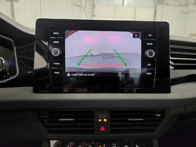 Used 2025 Volkswagen Jetta SE FWD image 33