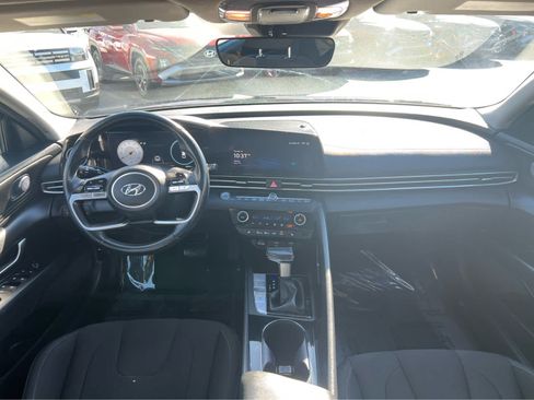 Used 2023 Hyundai Elantra SEL w/ Convenience Package image 24