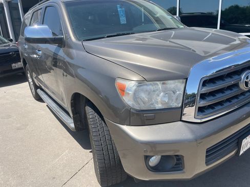 Used 2017 Toyota Sequoia Limited w/ Safety & Convenience Package AWD/4WD image 4