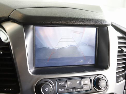 Used 2018 Chevrolet Suburban LT image 21