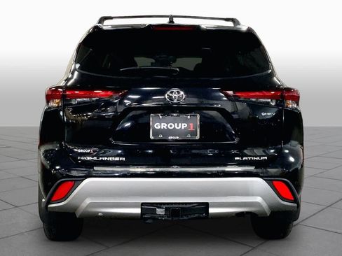 New 2026 Toyota Highlander Platinum AWD/4WD image 4