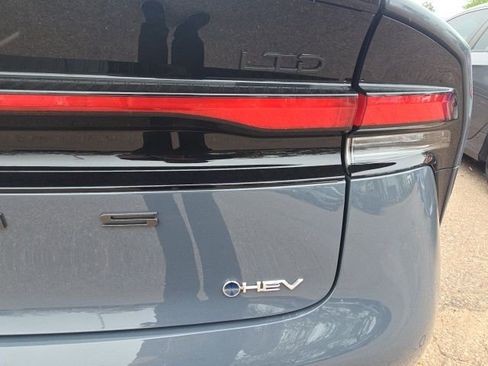 Used 2025 Toyota Prius Limited image 8