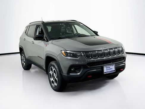 Used 2022 Jeep Compass Trailhawk w/ Trailhawk Convenience Group AWD/4WD image 3