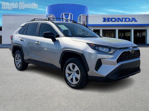 Used 2021 Toyota RAV4 LE w/ Carpet Mat Package (TMS) image 9