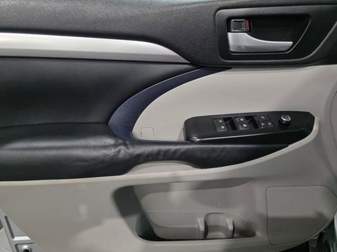 Used 2014 Toyota Highlander XLE AWD/4WD image 10