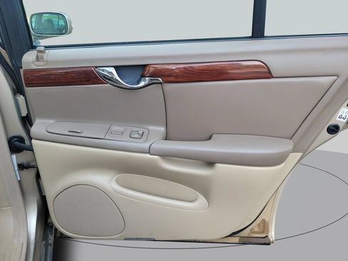 Used 2005 Cadillac De Ville w/ Deville Premium Package FWD image 38