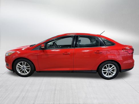 Used 2015 Ford Focus SE w/ SE Cold Weather Package image 4