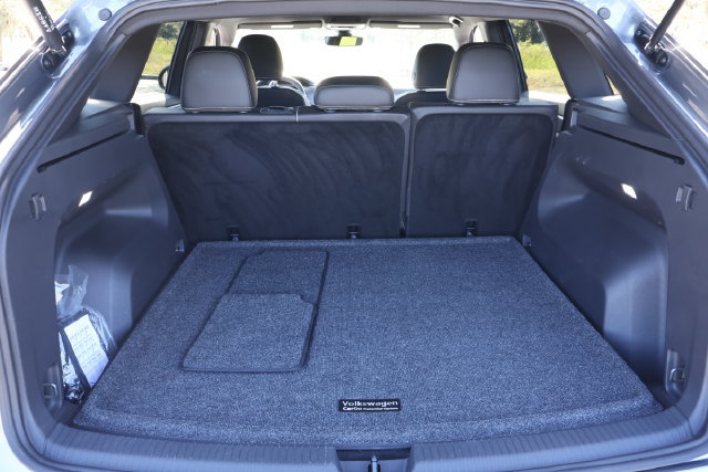 Certified 2024 Volkswagen Atlas Cross Sport SE FWD image 18