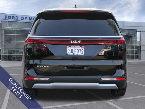 Used 2024 Kia Carnival EX FWD image 5