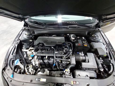 Used 2025 Hyundai Elantra Sport FWD image 30