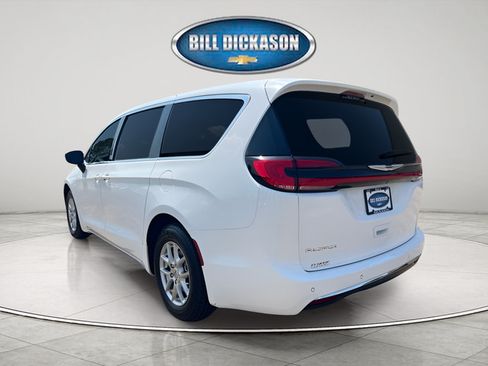Used 2024 Chrysler Pacifica Touring-L FWD image 5