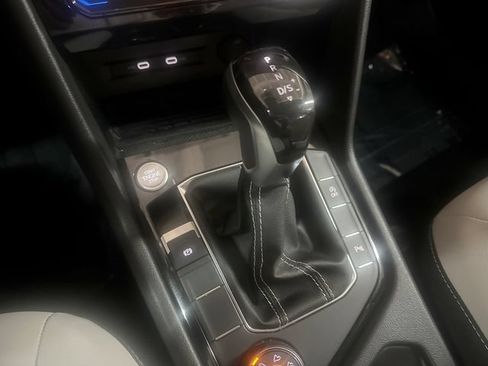 Certified 2025 Volkswagen Taos SE AWD/4WD image 21