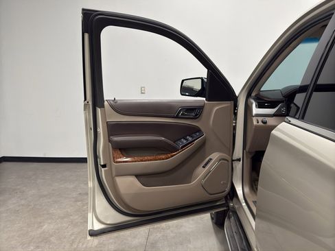 Used 2016 Chevrolet Suburban LTZ image 9