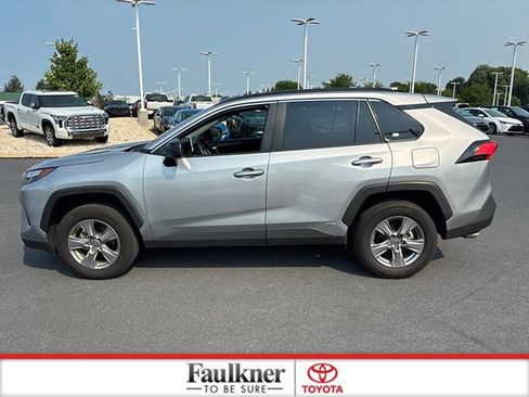Used 2025 Toyota RAV4 LE AWD/4WD image 11
