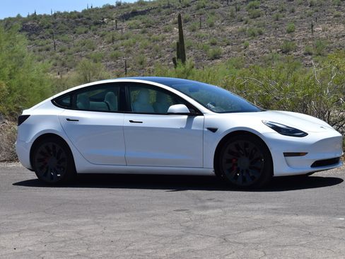 Used 2023 Tesla Model 3 Performance image 3
