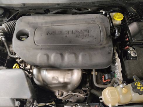 Used 2021 Jeep Cherokee Latitude FWD image 30