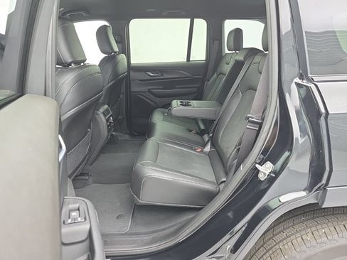 Used 2025 Jeep Grand Cherokee Altitude AWD/4WD image 42