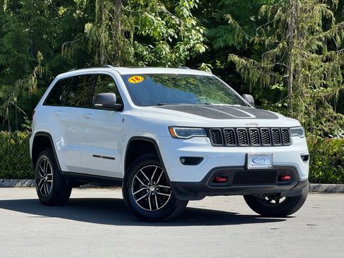 Used 2018 Jeep Grand Cherokee Trailhawk w/ Trailhawk Luxury Group AWD/4WD image 29