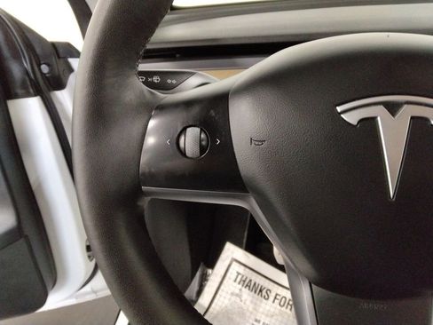 Used 2022 Tesla Model Y Performance image 13