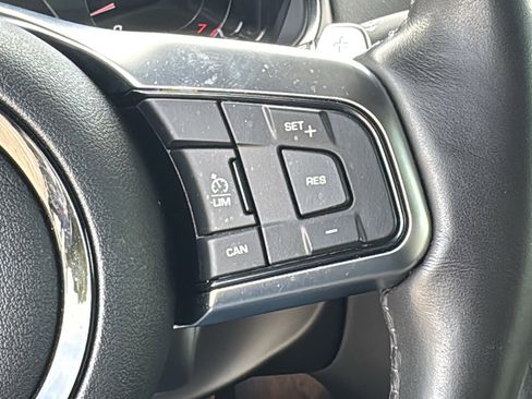 Used 2022 Jaguar F-TYPE Coupe RWD image 21