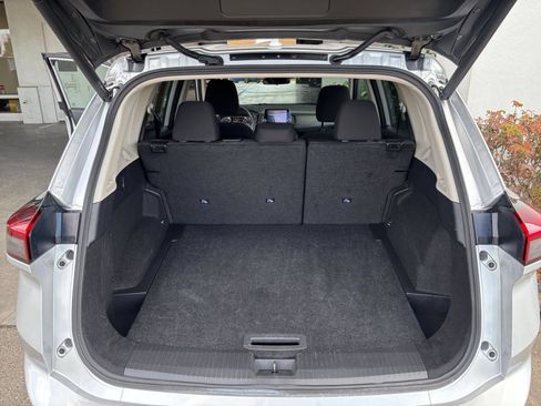 Used 2025 Nissan Rogue SV FWD image 28